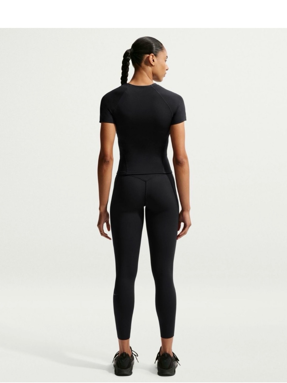 Nike universa Women’s Black High-Rise Performance Leggings - size medium